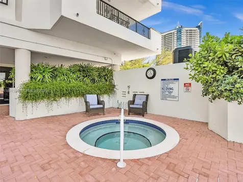 6422 Collins Avenue Miami Beach FL 33141