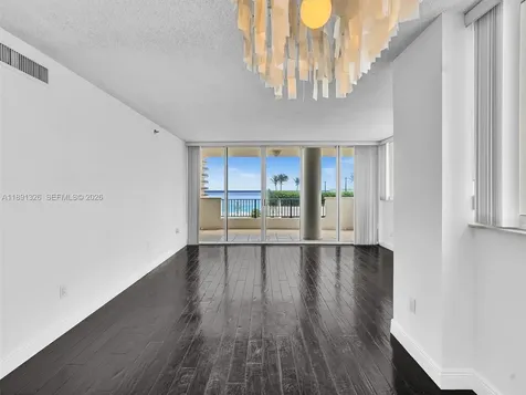 6422 Collins Avenue Miami Beach FL 33141