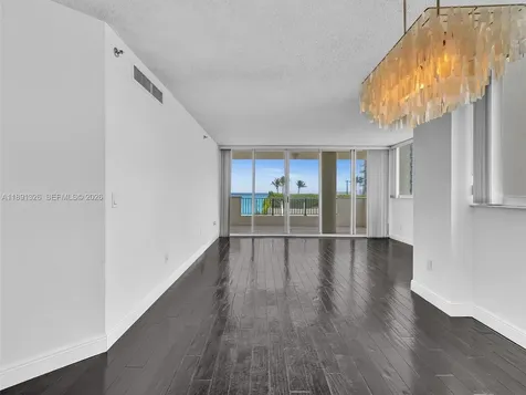 6422 Collins Avenue Miami Beach FL 33141