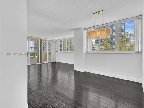 6422 Collins Avenue Miami Beach FL 33141