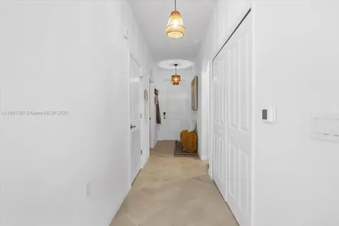 5715 Double Eagle Circle Miami FL 33142