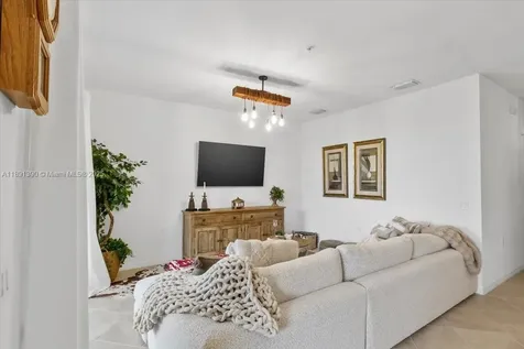 5715 Double Eagle Circle Miami FL 33142