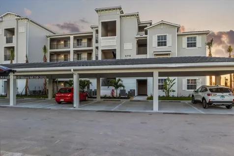 5715 Double Eagle Circle Miami FL 33142