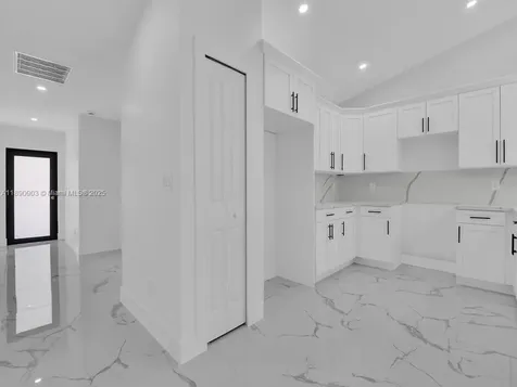 4913/4915 S Leonard Boulevard S Lehigh Acres FL 33973