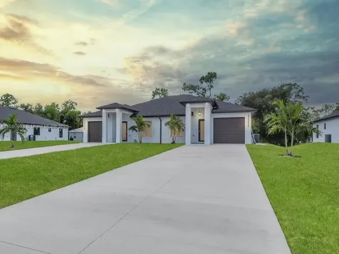 4913/4915 S Leonard Boulevard S Lehigh Acres FL 33973