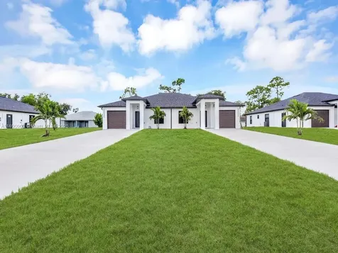 4913/4915 S Leonard Boulevard S Lehigh Acres FL 33973