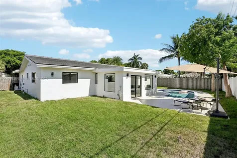 1960 NE 32nd Street Lighthouse Point FL 33064