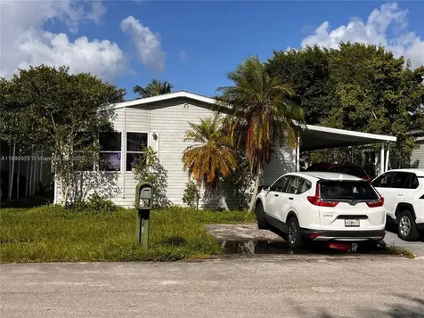 909 SW 131 Way Davie FL 33325