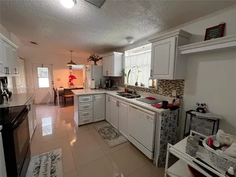 909 SW 131 Way Davie FL 33325