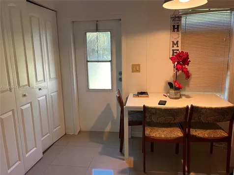 909 SW 131 Way Davie FL 33325