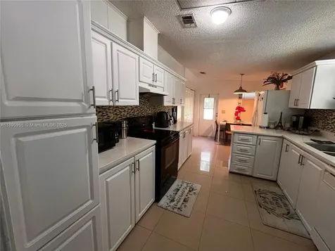 909 SW 131 Way Davie FL 33325