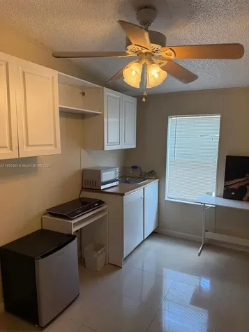 909 SW 131 Way Davie FL 33325