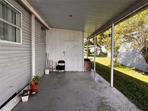 909 SW 131 Way Davie FL 33325