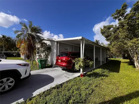 909 SW 131 Way Davie FL 33325
