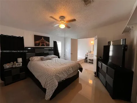 909 SW 131 Way Davie FL 33325