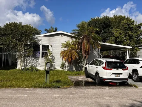 909 SW 131 Way Davie FL 33325