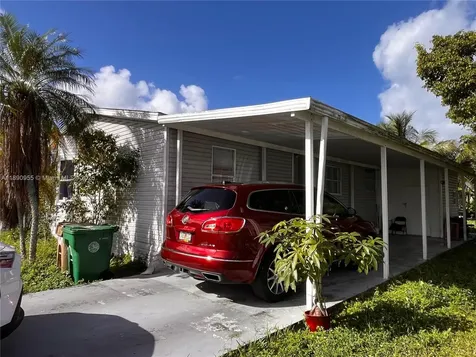 909 SW 131 Way Davie FL 33325