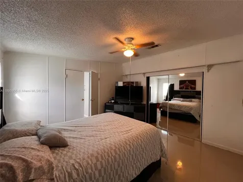 909 SW 131 Way Davie FL 33325