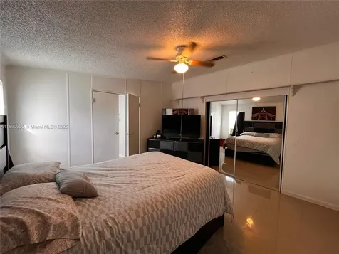 909 SW 131 Way Davie FL 33325