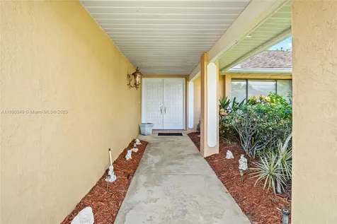 515 SE Nome Drive Port St. Lucie FL 34984