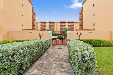 1800 W 54th Street Hialeah FL 33012