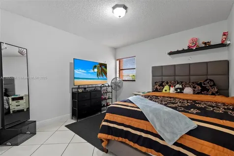 1800 W 54th Street Hialeah FL 33012
