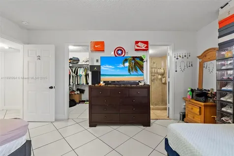1800 W 54th Street Hialeah FL 33012
