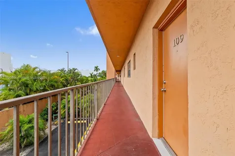 1800 W 54th Street Hialeah FL 33012