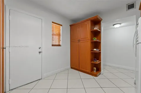 1800 W 54th Street Hialeah FL 33012