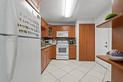 1800 W 54th Street Hialeah FL 33012