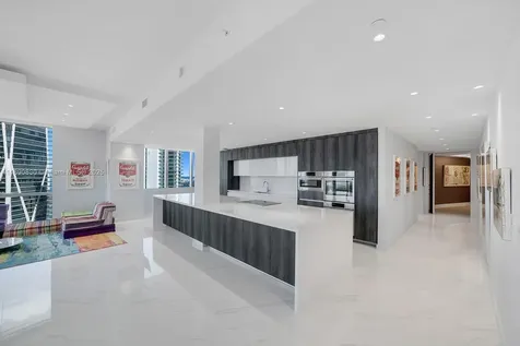 851 NE 1st Avenue Miami FL 33132