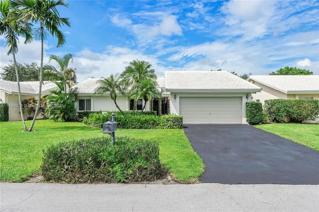 5667 N Cameo Drive N Boca Raton FL 33433