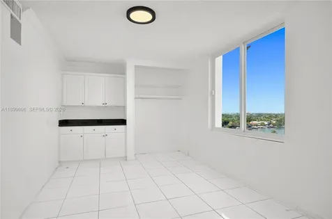 5401 Collins Avenue Miami Beach FL 33140