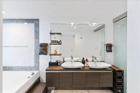 200 Biscayne Boulevard Way Miami FL 33131