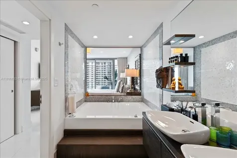 200 Biscayne Boulevard Way Miami FL 33131