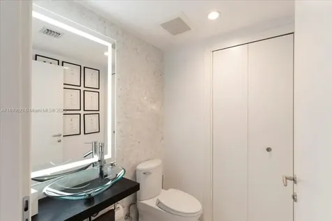 200 Biscayne Boulevard Way Miami FL 33131