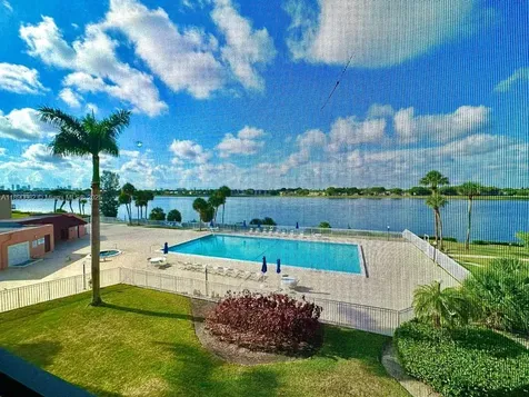 20840 San Simeon Way Miami FL 33179