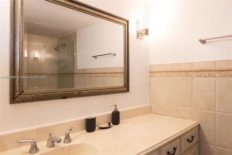 5555 Collins Avenue Miami Beach FL 33140
