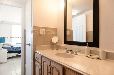 5555 Collins Avenue Miami Beach FL 33140