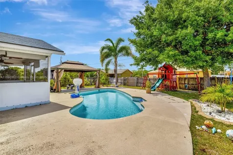 509 SW Hamburg Terrace Port St. Lucie FL 34984
