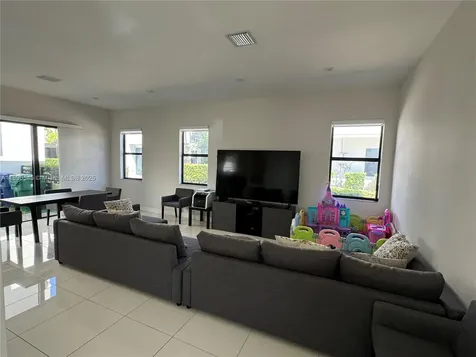 8283 NW 47th Lane Doral FL 33166