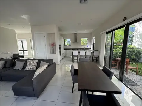 8283 NW 47th Lane Doral FL 33166
