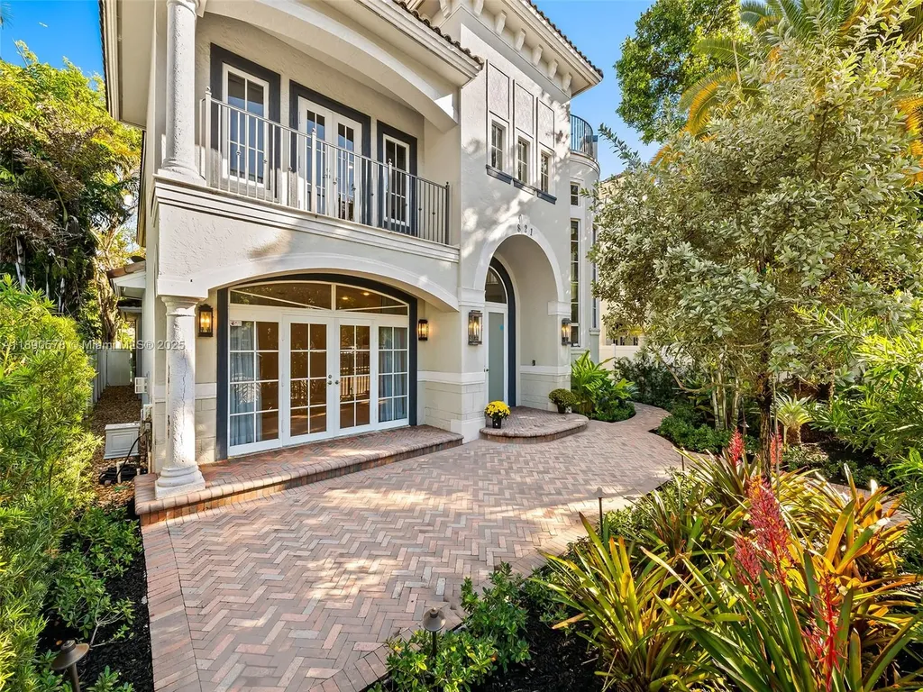 821 SE 2nd Court Fort Lauderdale FL 33301