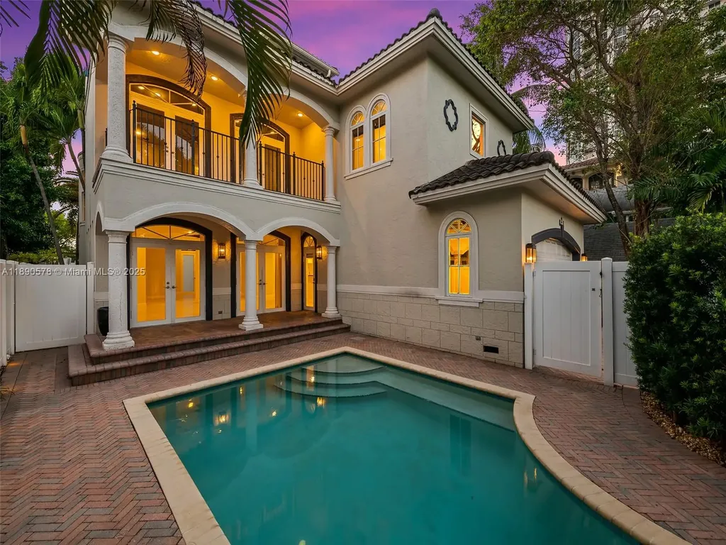 821 SE 2nd Court Fort Lauderdale FL 33301