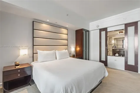 4391 Collins Avenue Miami Beach FL 33140