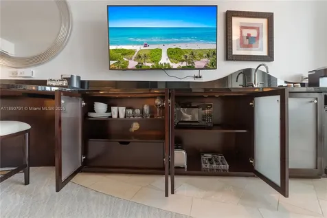 4391 Collins Avenue Miami Beach FL 33140