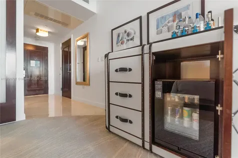 4391 Collins Avenue Miami Beach FL 33140