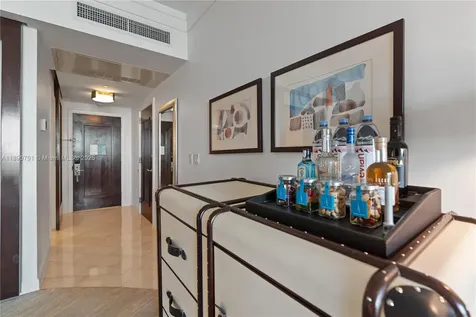 4391 Collins Avenue Miami Beach FL 33140