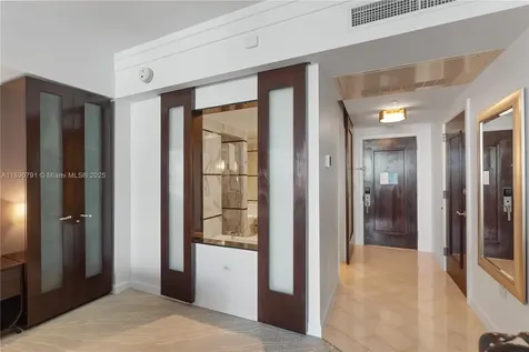 4391 Collins Avenue Miami Beach FL 33140