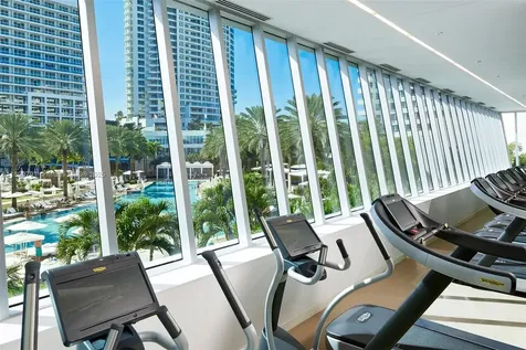4391 Collins Avenue Miami Beach FL 33140